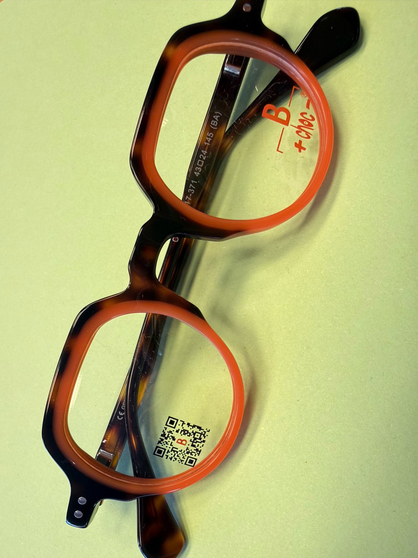 Brille neunzehn, Hagenberg & Herrenkind oHG