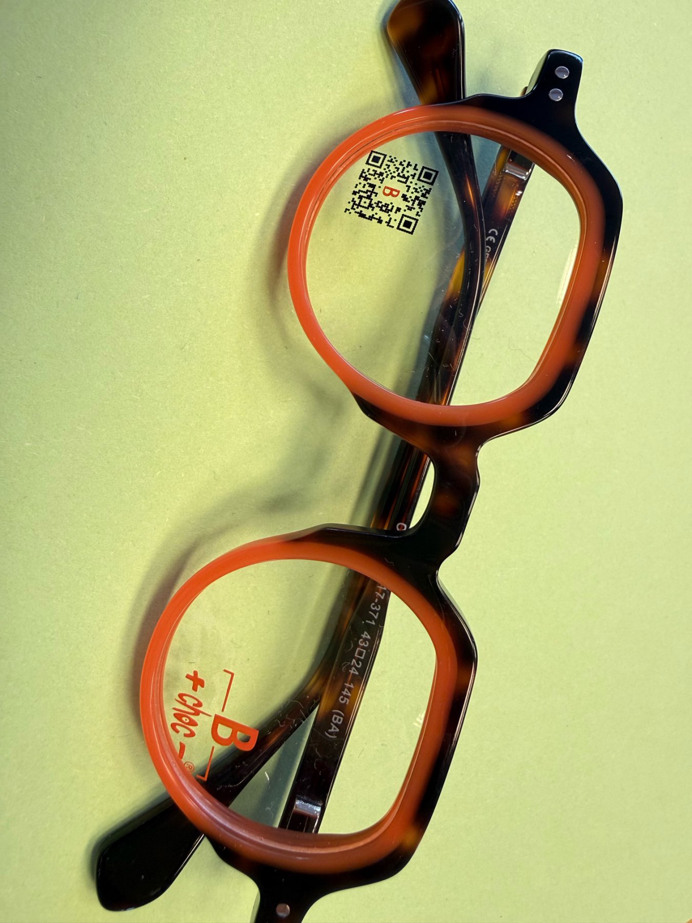 Brille neunzehn, Hagenberg & Herrenkind oHG