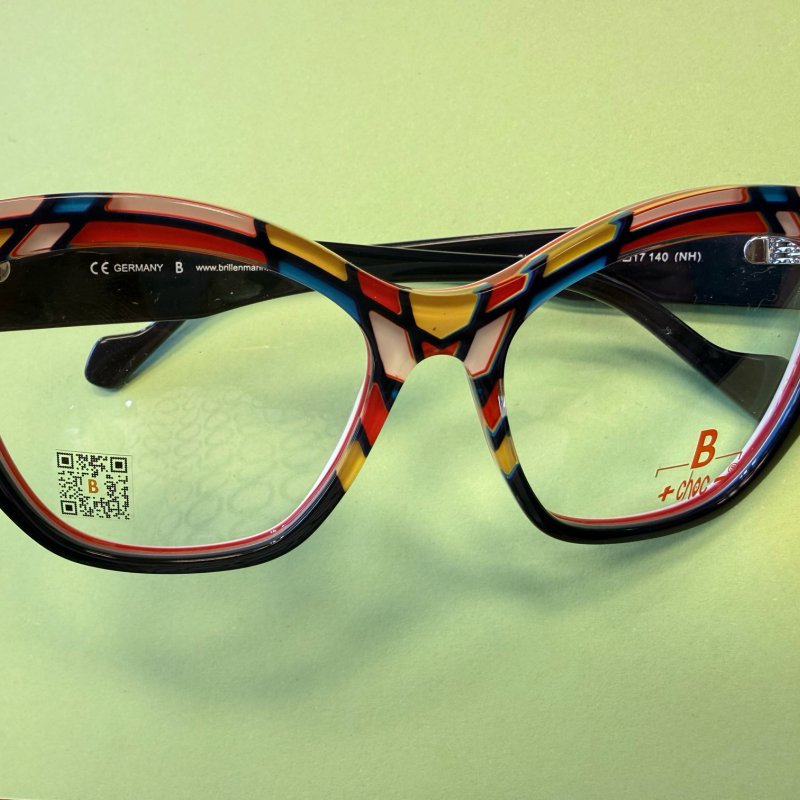 Brille neunzehn, Hagenberg & Herrenkind oHG