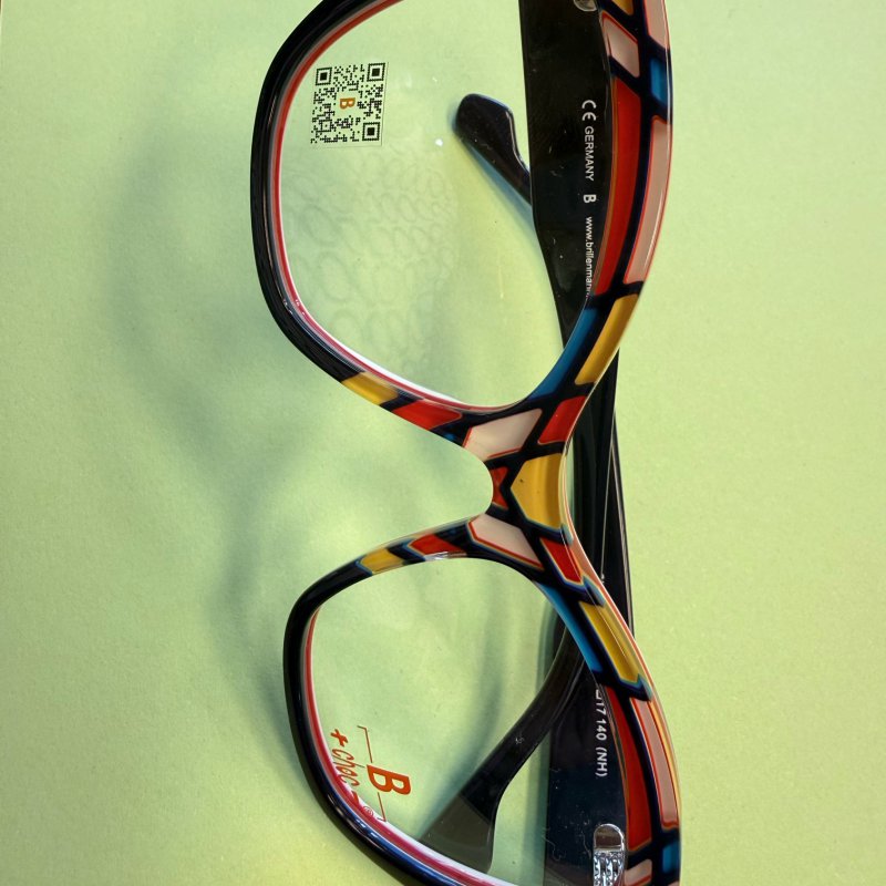 Brille neunzehn, Hagenberg & Herrenkind oHG