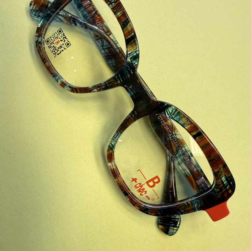 Brille neunzehn, Hagenberg & Herrenkind oHG