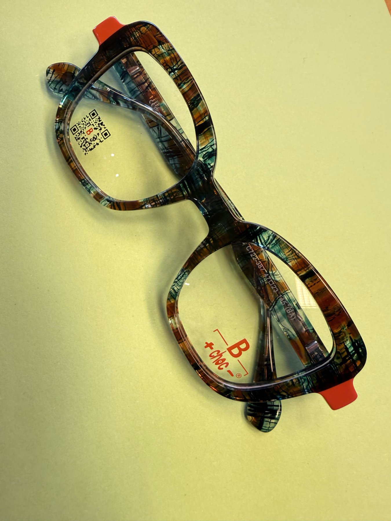 Brille neunzehn, Hagenberg & Herrenkind oHG