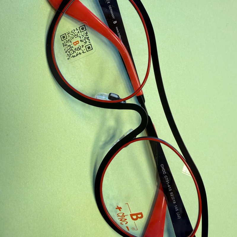 Brille neunzehn, Hagenberg & Herrenkind oHG