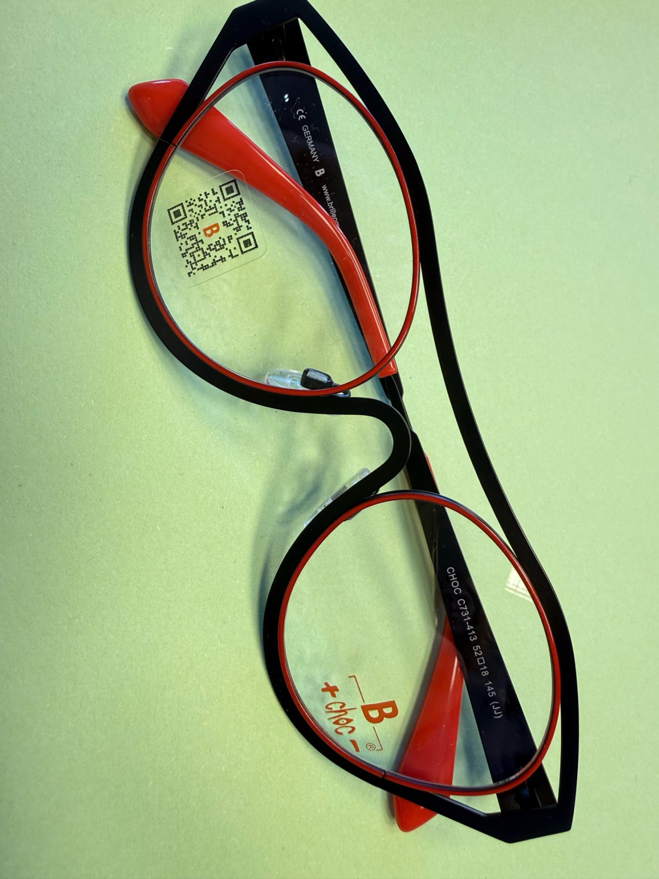 Brille neunzehn, Hagenberg & Herrenkind oHG